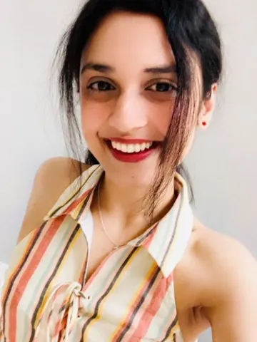 PetiteSerene webcam model from United Kingdom