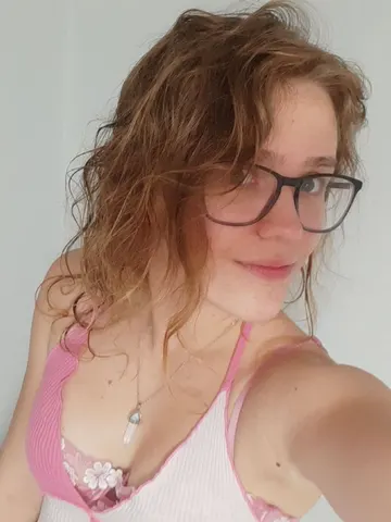 littleluxlisbon webcam model from London