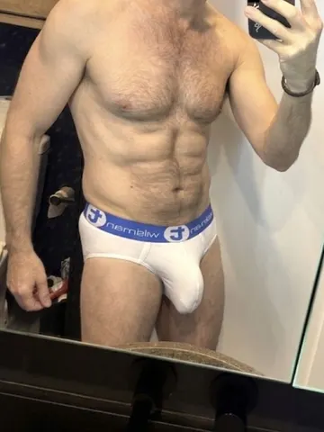 NaughtyMuscleJames webcam model from Leicester 