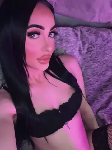Bonnie_Belles webcam model from United Kingdom