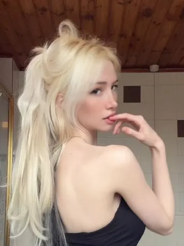 LauraDoll_UK webcam model from United Kingdom