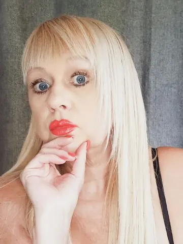 Miss-Sophia-UK webcam model from United Kingdom