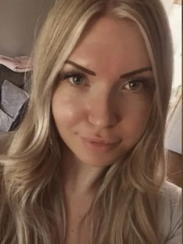 Babygirl-Blondie-UK webcam model from United Kingdom