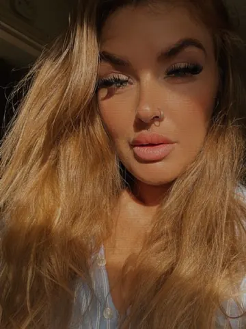 Polly_Marmalade webcam model from United Kingdom