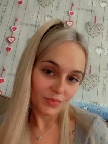 HunterandEsme webcam model from Canterbury