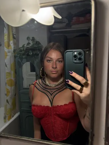 AUSSIE_AURORAA webcam model from Bristol