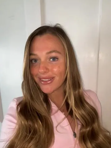 Just_Hannah  webcam model from Ireland