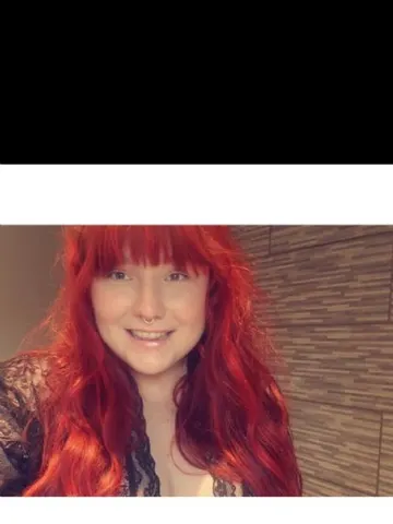 RedIvy webcam model from United Kingdom