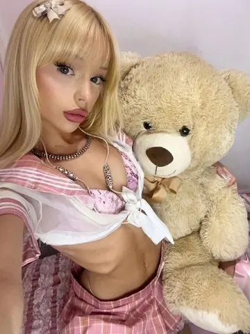 NaomiChanelxo webcam model from United Kingdom