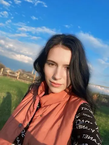 KarolinaBlacks webcam model from Ukraine