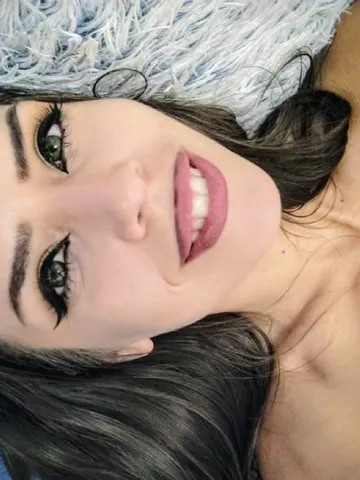 EmaLowe webcam model from Romania