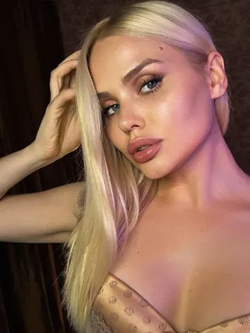 NellySmith webcam model from Ukraine