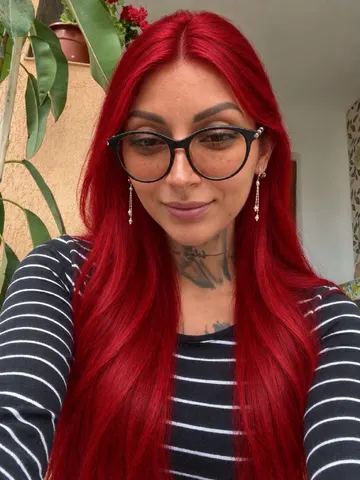 LuckyDenizz webcam model from România 