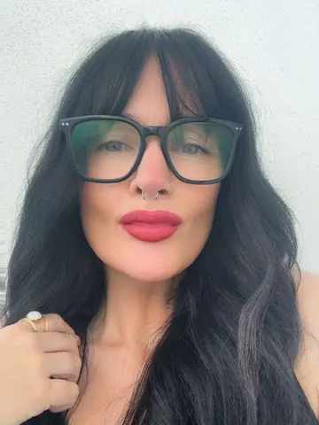 VixenValentinaa webcam model from Edinburgh