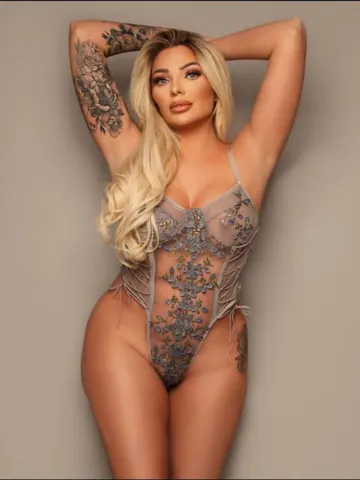 Isabellla webcam model from United Kingdom