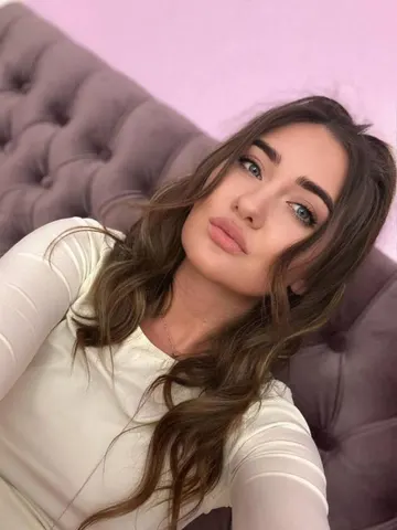 Evalanis webcam model from Ukraine