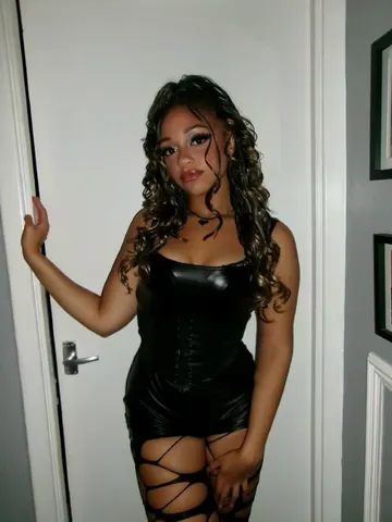 PinkgirlS webcam model from United Kingdom