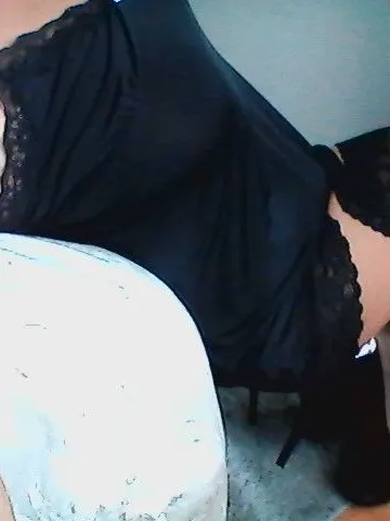 beth lovesholdups webcam model from United Kingdom