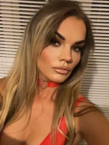 CuteBrownEyes-X webcam model from United Kingdom