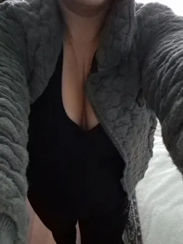 Flirtyfraya webcam model from United Kingdom