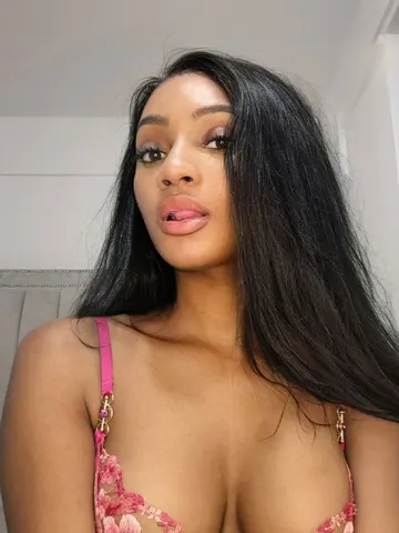 KissmeMila_x webcam model from United Kingdom