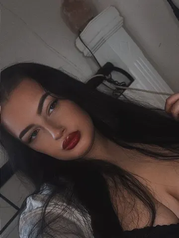 DahliaDesire webcam model from United Kingdom