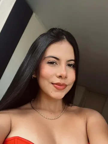 LatinXime webcam model from Colombia