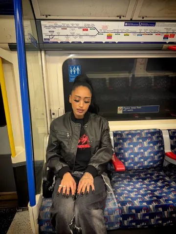 THE_BRATZ webcam model from United Kingdom