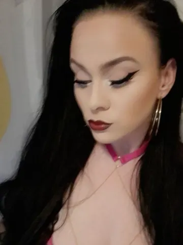 Miss-Trix webcam model from United Kingdom