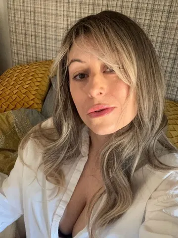 Foxy-Fifi webcam model from United Kingdom