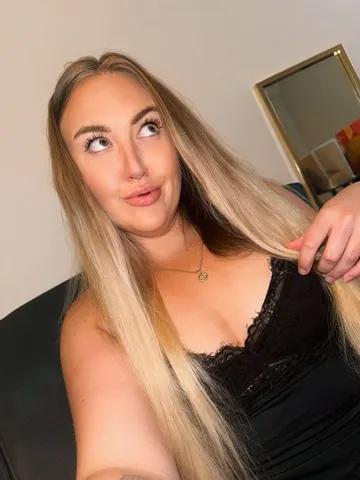Babydoll_Paige webcam model from Kingston