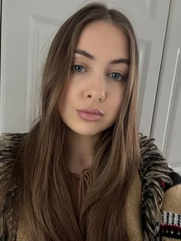 Siennaaax webcam model from london