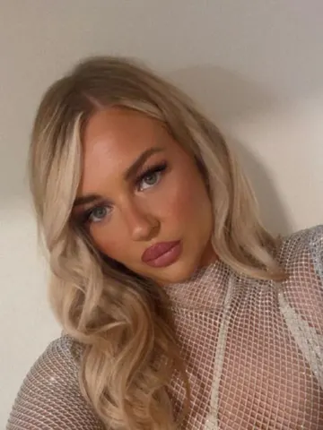 Ashley dupre  webcam model from United Kingdom