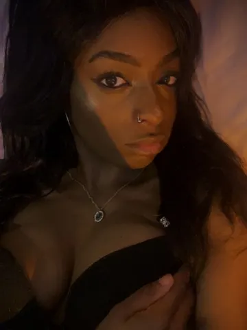 raya.robi webcam model from Leeds