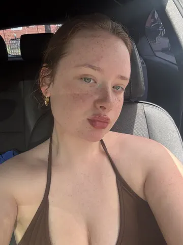 Lola-princessxox webcam model from United Kingdom