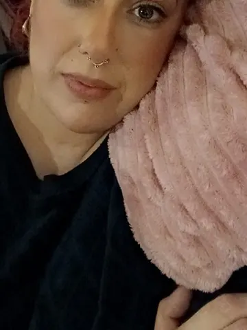 ScarlettRoseee XO webcam model from United Kingdom