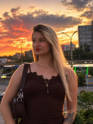 HollyTaillor webcam model from Ukraine