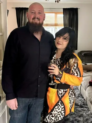 PiercedTattedCouple webcam model from United Kingdom