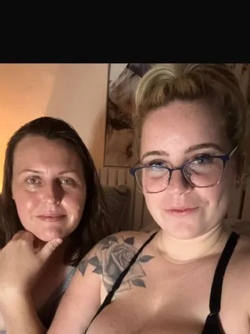 justthe2ofus7 webcam model from United Kingdom