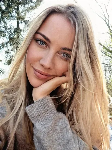 StacyNextDoor webcam model from Netherlands