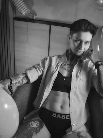 KennysXXX webcam model from Romania