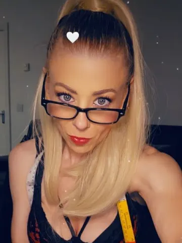 Jessica-Cherry webcam model from United Kingdom