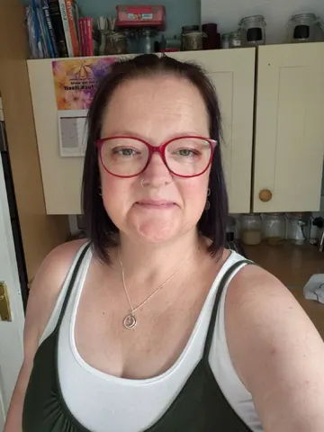 LuckyLouX_x webcam model from United Kingdom