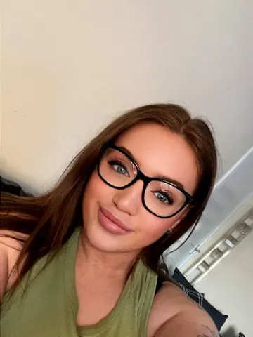 Daisy_Dream webcam model from United Kingdom