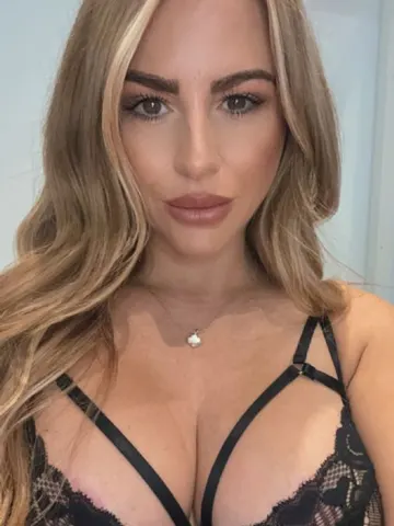 ZoeCamgirl webcam model from Colchester