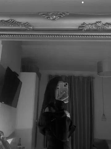 Brunetteluxe_ webcam model from United Kingdom
