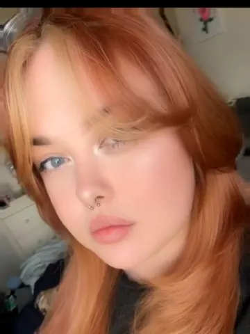 Rider_Roxxie webcam model from United Kingdom