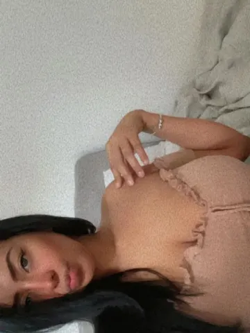 Kortnie webcam model from United Kingdom