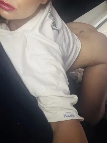 Secrets28 webcam model from United Kingdom