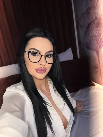 AmberRaee_ webcam model from Romania